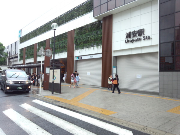午前中の浦安駅前